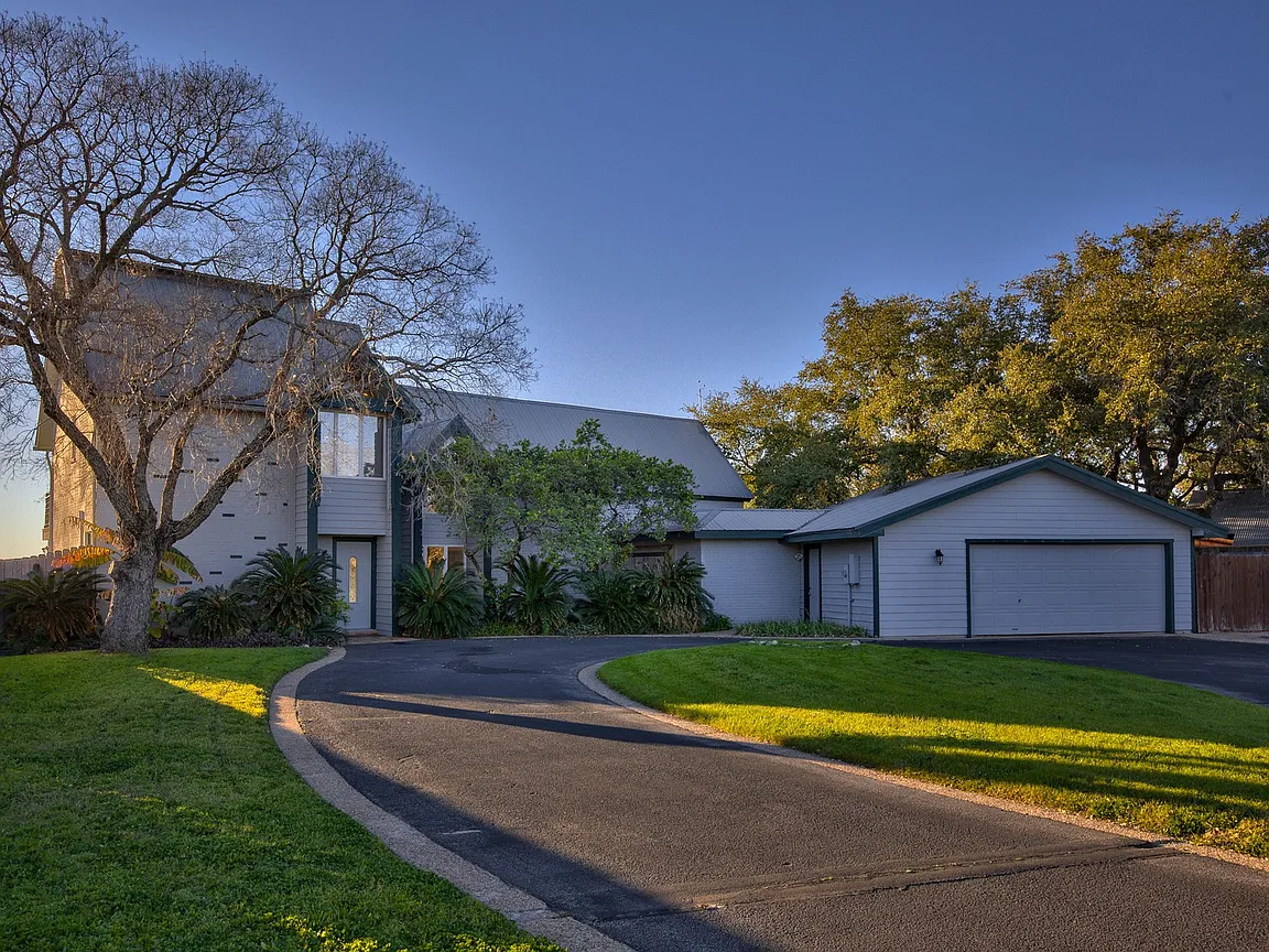 15504 Pescado Circle