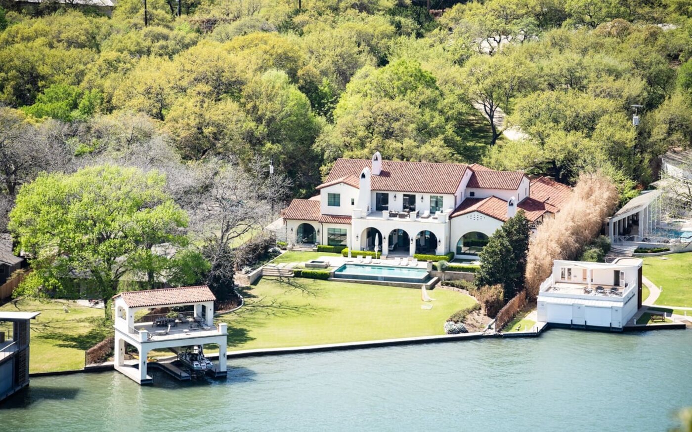 Hill Country home on a wooded lot in Cardinal Hills near Lakeway
